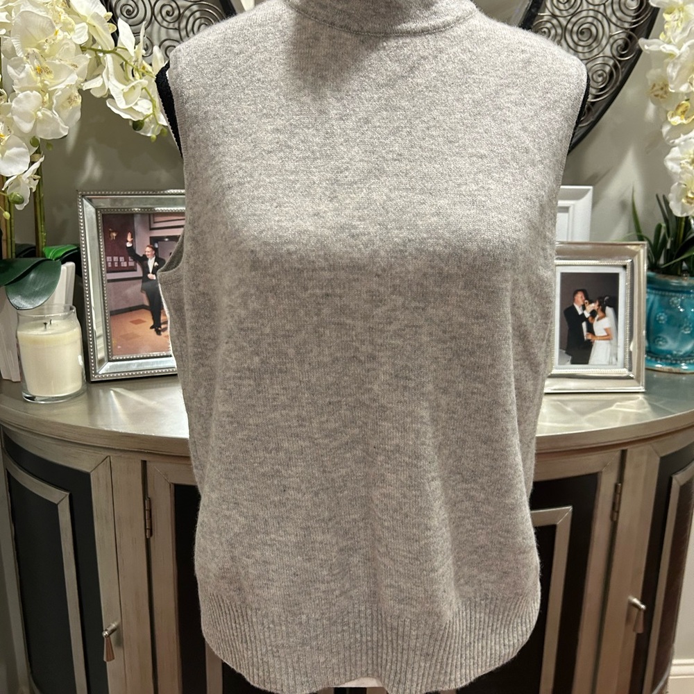 Cashmere Charter Club Sleeveless Turtleneck Sweater - Light Gray